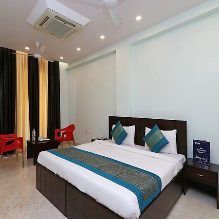 Oyo 9664 Sector 48 Hotel Gurgaon Bagian luar foto