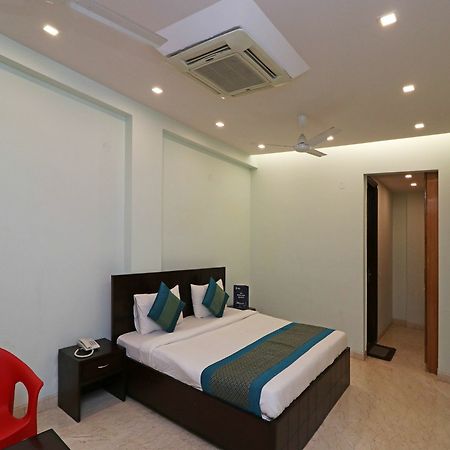 Oyo 9664 Sector 48 Hotel Gurgaon Bagian luar foto