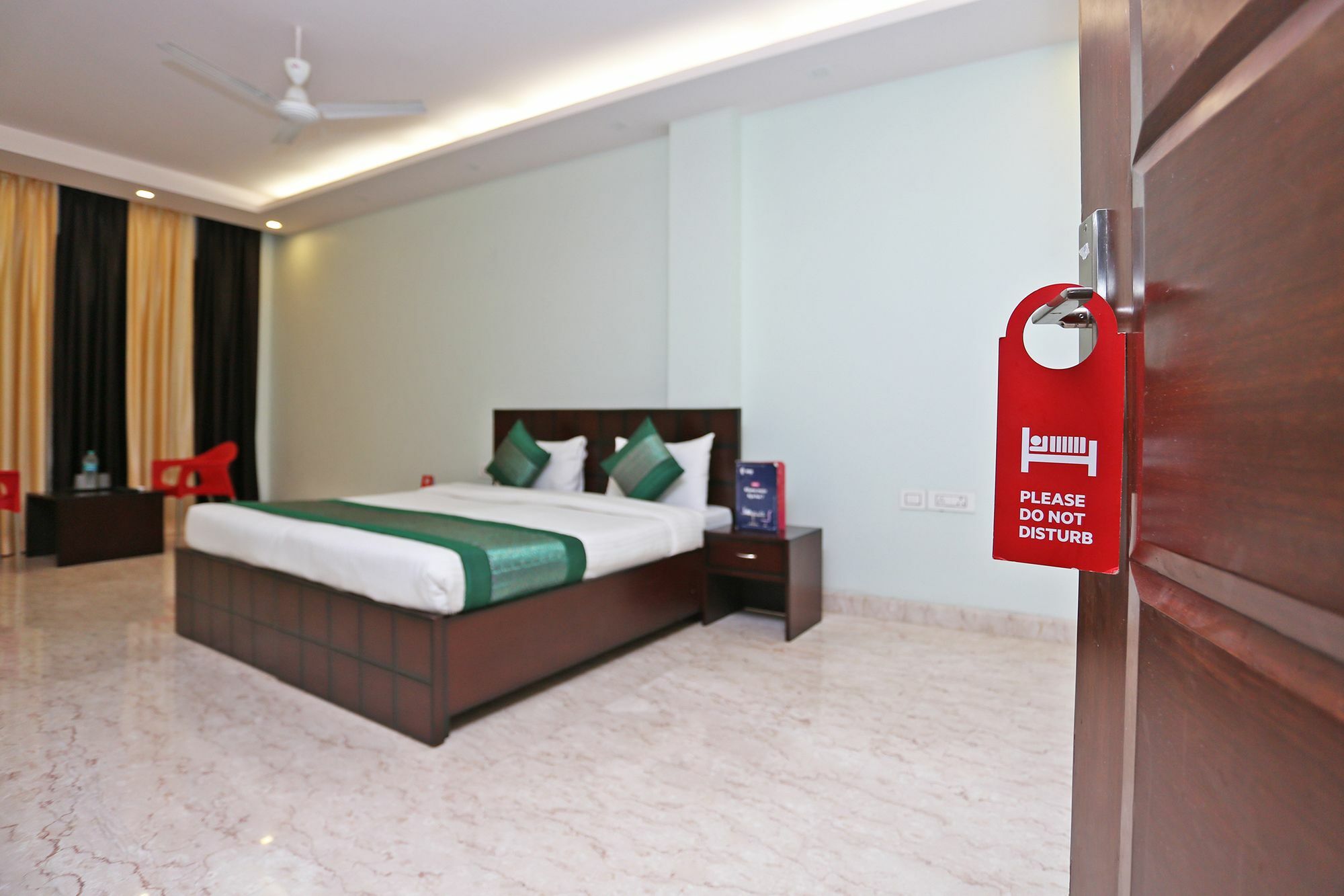 Oyo 9664 Sector 48 Hotel Gurgaon Bagian luar foto