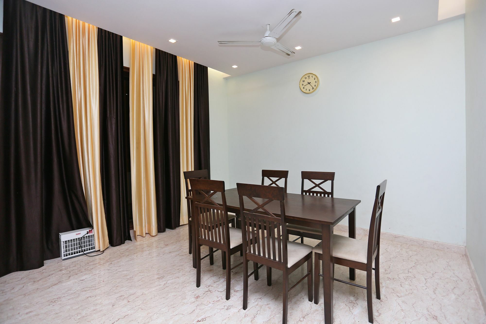 Oyo 9664 Sector 48 Hotel Gurgaon Bagian luar foto