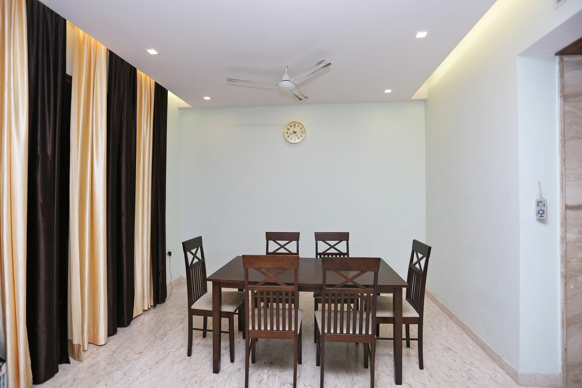 Oyo 9664 Sector 48 Hotel Gurgaon Bagian luar foto
