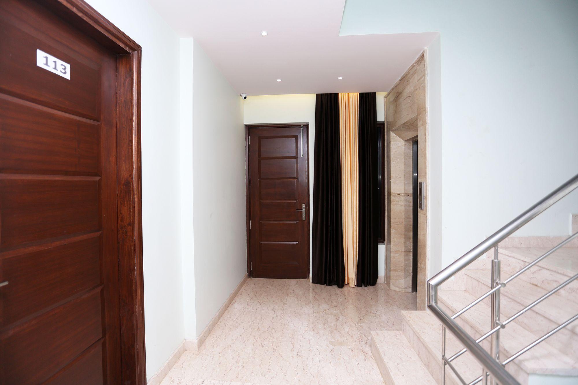 Oyo 9664 Sector 48 Hotel Gurgaon Bagian luar foto