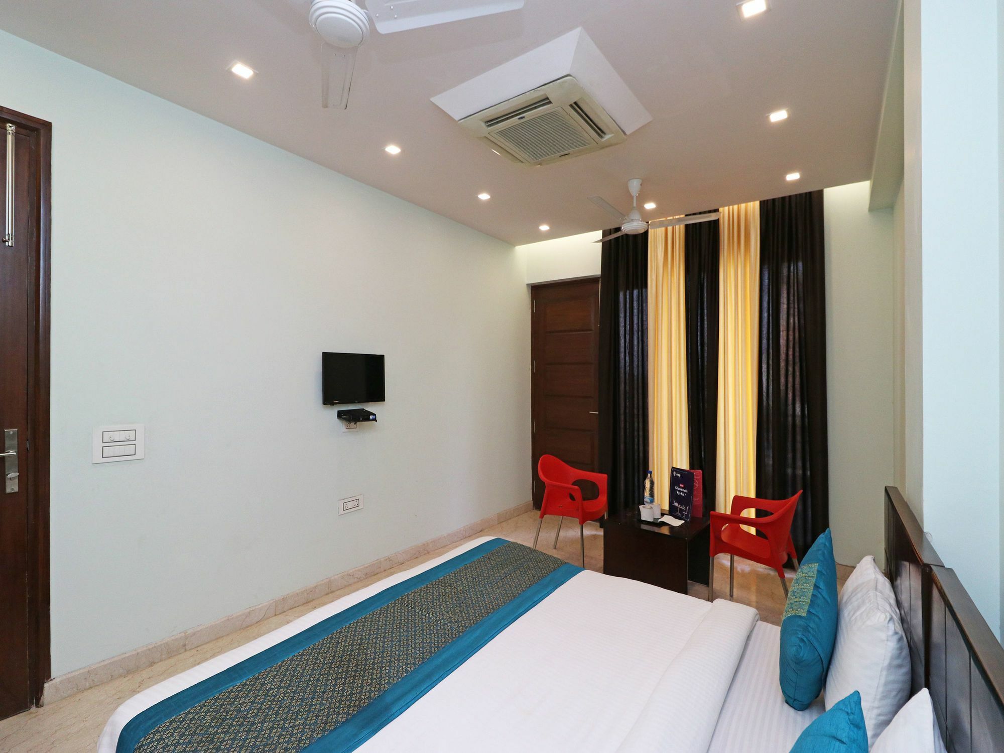 Oyo 9664 Sector 48 Hotel Gurgaon Bagian luar foto
