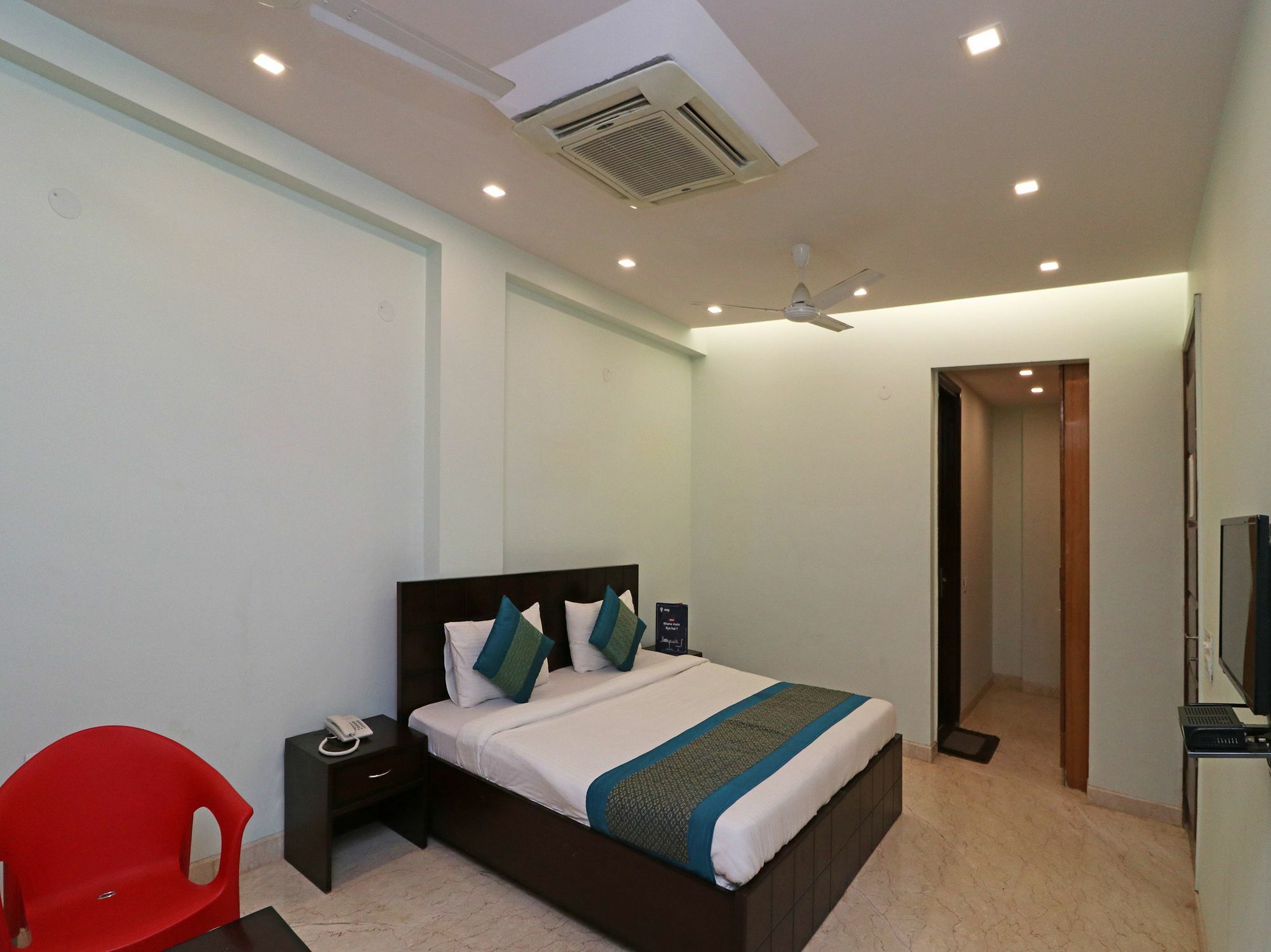 Oyo 9664 Sector 48 Hotel Gurgaon Bagian luar foto